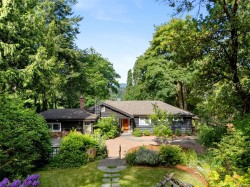 5168 Santa Clara Ave Saanich, BC V8Y 1W4