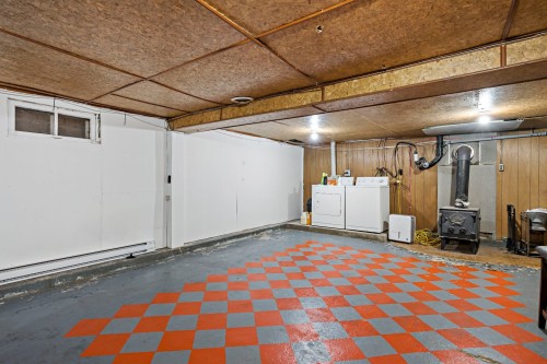 Salle familiale - 236 Ch. De L'Aéroport, La Macaza, QC - Indoor Photo Showing Basement