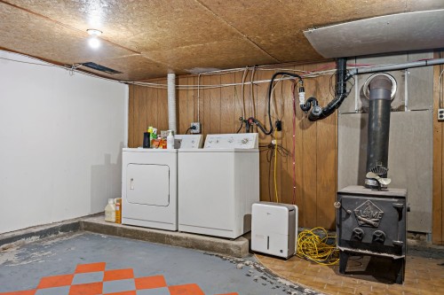 Salle familiale - 236 Ch. De L'Aéroport, La Macaza, QC - Indoor Photo Showing Laundry Room