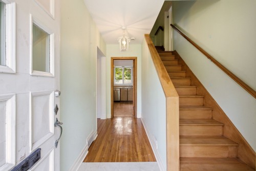 Hall d'entrée/Vestibule - 24 Av. Jasper, Mont-Royal, QC - Indoor Photo Showing Other Room