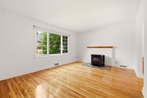 Salon - 24 Av. Jasper, Mont-Royal, QC - Indoor Photo Showing Living Room With Fireplace