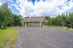100  - 100A Rue du Sommet-de-la-Rivière Sainte-Marguerite-Du-Lac-Masson, QC J0T 1L0