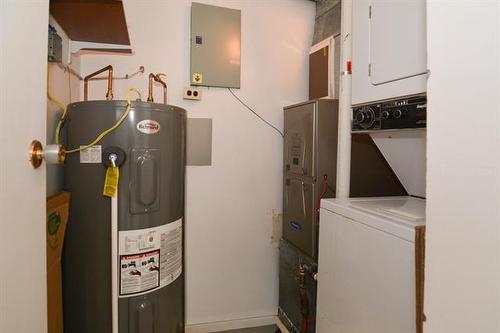 15 Middle Dr, Winnipeg Beach, MB - Indoor Photo Showing Laundry Room