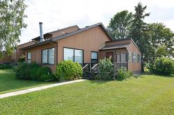 15 Middle DR Winnipeg Beach, MB R0C 3G0