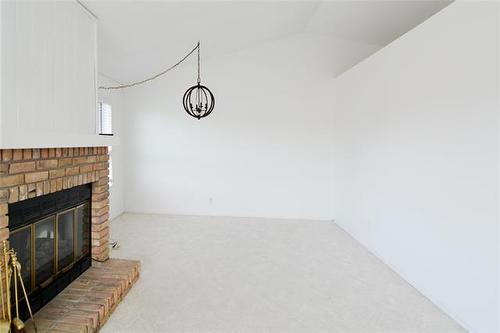 15 Middle Dr, Winnipeg Beach, MB - Indoor With Fireplace