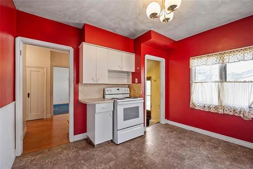 501 Mcnaughton Ave, Winnipeg, MB - Indoor Photo Showing Kitchen