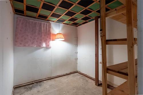 501 Mcnaughton Ave, Winnipeg, MB - Indoor