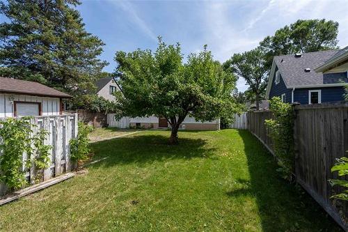 501 Mcnaughton Ave, Winnipeg, MB - Outdoor