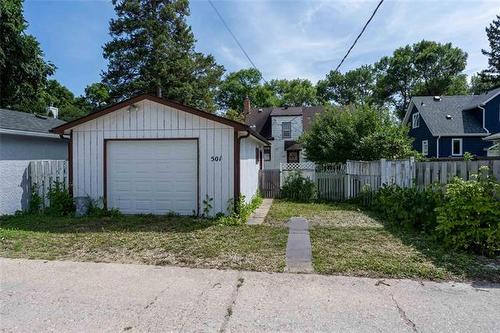 501 Mcnaughton Ave, Winnipeg, MB - Outdoor