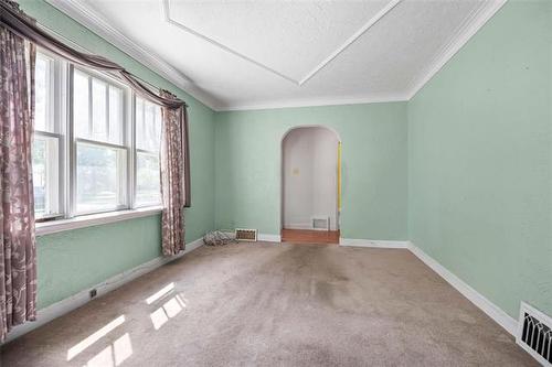 501 Mcnaughton Ave, Winnipeg, MB - Indoor Photo Showing Other Room