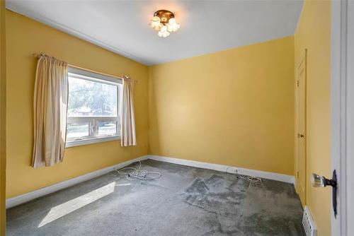 501 Mcnaughton Ave, Winnipeg, MB - Indoor Photo Showing Other Room