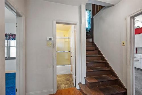 501 Mcnaughton Ave, Winnipeg, MB - Indoor Photo Showing Other Room