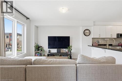 92 Dryden Lane, Hamilton, ON - Indoor Photo Showing Living Room
