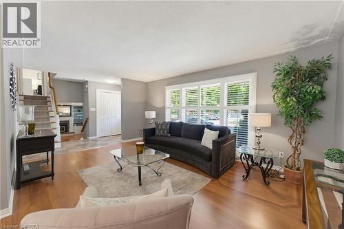 5 Marigold Street, Brantford, ON - Indoor Photo Showing Living Room