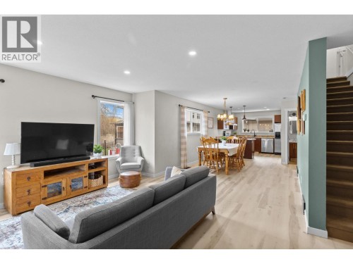1355 Findlay Road Unit# 133, Kelowna, BC - Indoor Photo Showing Living Room