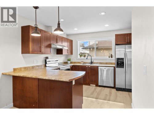 1355 Findlay Road Unit# 133, Kelowna, BC - Indoor Photo Showing Kitchen