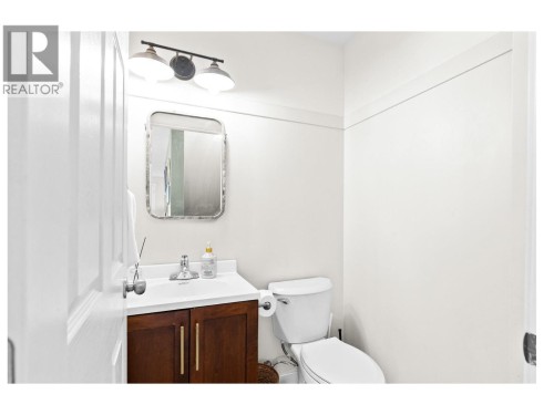 1355 Findlay Road Unit# 133, Kelowna, BC - Indoor Photo Showing Bathroom