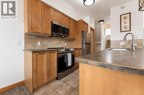 906 6Th Avenue Unit# 1, Invermere, BC - Indoor Photo Showing Kitchen