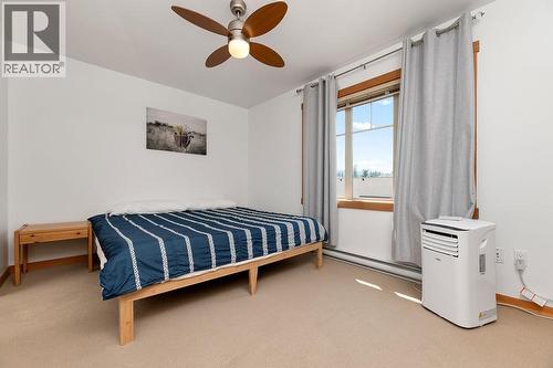 906 6Th Avenue Unit# 1, Invermere, BC - Indoor Photo Showing Bedroom