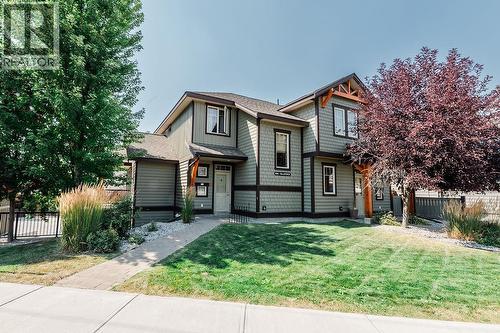 906 6Th Avenue Unit# 1, Invermere, BC - Outdoor