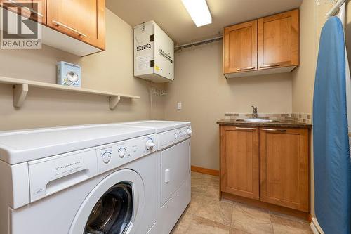906 6Th Avenue Unit# 1, Invermere, BC - Indoor Photo Showing Laundry Room