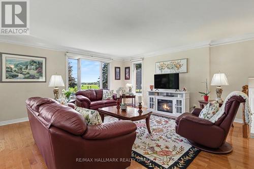 1721 Carsonby Road E, Ottawa, ON - Indoor Photo Showing Living Room