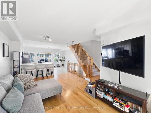 112 Harbourside Drive, Whitby, ON - Indoor Photo Showing Living Room