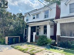 810 OSSINGTON AVENUE Toronto, ON M6G 3V1