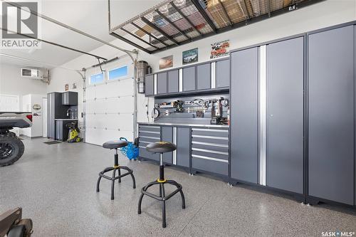 Luxury Vibank Acreage - 13.95 Acres., Vibank, SK - Indoor Photo Showing Garage