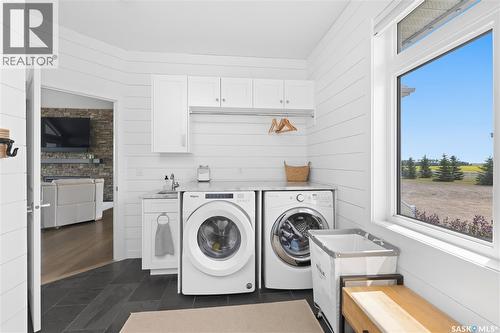 Luxury Vibank Acreage - 13.95 Acres., Vibank, SK - Indoor Photo Showing Laundry Room