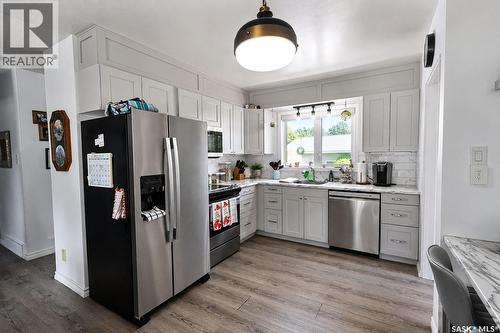 340 28Th Street E, Prince Albert, SK - Indoor Photo Showing Kitchen With Stainless Steel Kitchen