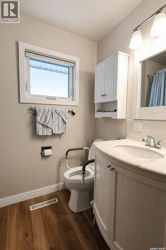 340 28Th Street E, Prince Albert, SK - Indoor Photo Showing Bathroom