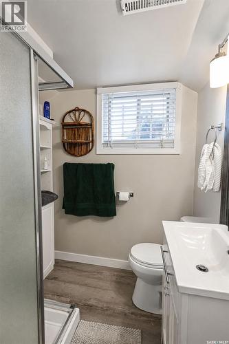 340 28Th Street E, Prince Albert, SK - Indoor Photo Showing Bathroom