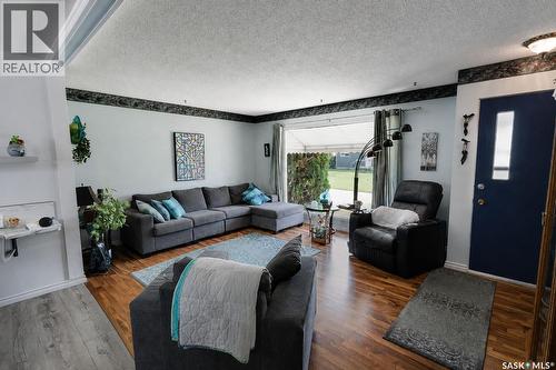340 28Th Street E, Prince Albert, SK - Indoor Photo Showing Living Room