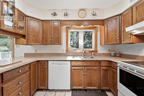 24 Leonard Drive, Goderich (Goderich (Town)), ON - Indoor Photo Showing Kitchen With Double Sink