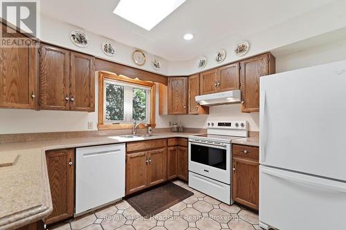 24 Leonard Drive, Goderich (Goderich (Town)), ON - Indoor Photo Showing Kitchen