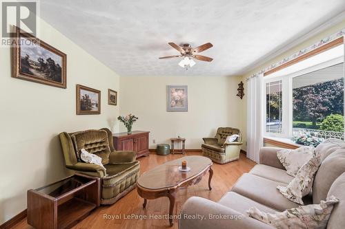 24 Leonard Drive, Goderich (Goderich (Town)), ON - Indoor Photo Showing Living Room