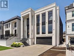 26 CLINTON DRIVE Richmond Hill, ON L4C 8E2