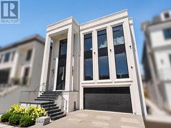 26 CLINTON DRIVE Richmond Hill, ON L4C 8E2