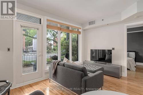 101 - 457 Mcleod Street, Ottawa, ON - Indoor Photo Showing Living Room