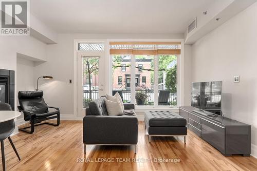 101 - 457 Mcleod Street, Ottawa, ON - Indoor Photo Showing Living Room