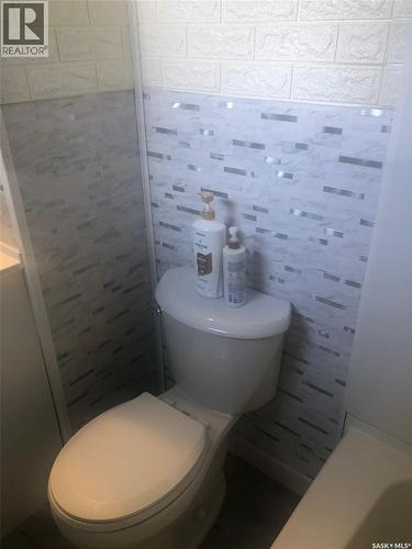 219 3Rd Avenue E, Canora, SK - Indoor Photo Showing Bathroom