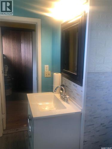 219 3Rd Avenue E, Canora, SK - Indoor Photo Showing Bathroom