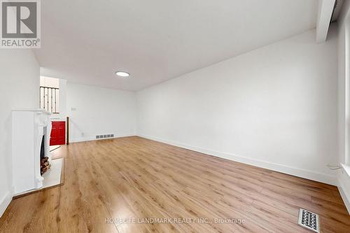 26 FENSIDE DRIVE , Toronto, Ontario M3A 2V3 4