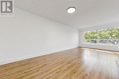 26 FENSIDE DRIVE , Toronto, Ontario M3A 2V3 5
