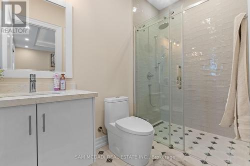 834 Edistel Crescent, Mississauga, ON - Indoor Photo Showing Bathroom