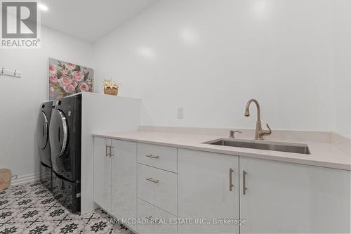 834 Edistel Crescent, Mississauga, ON - Indoor Photo Showing Laundry Room