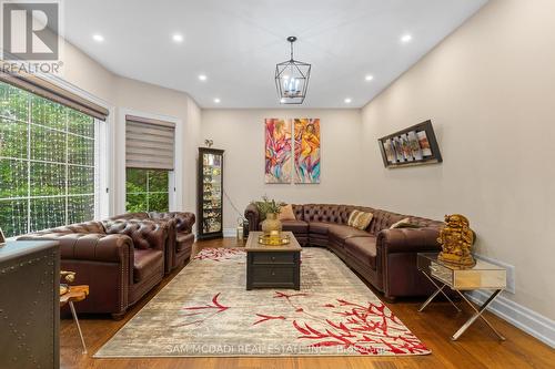 834 Edistel Crescent, Mississauga, ON - Indoor Photo Showing Living Room
