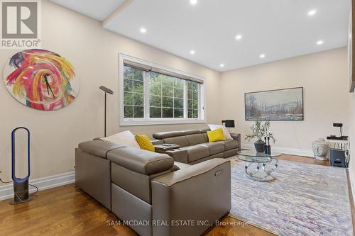 834 Edistel Crescent, Mississauga, ON - Indoor Photo Showing Living Room