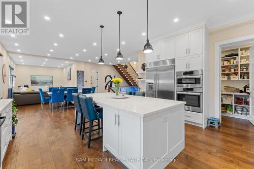 834 Edistel Crescent, Mississauga, ON - Indoor Photo Showing Kitchen With Upgraded Kitchen